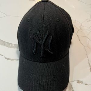 Women’s New York Yankees 47 adjustable black on black cap